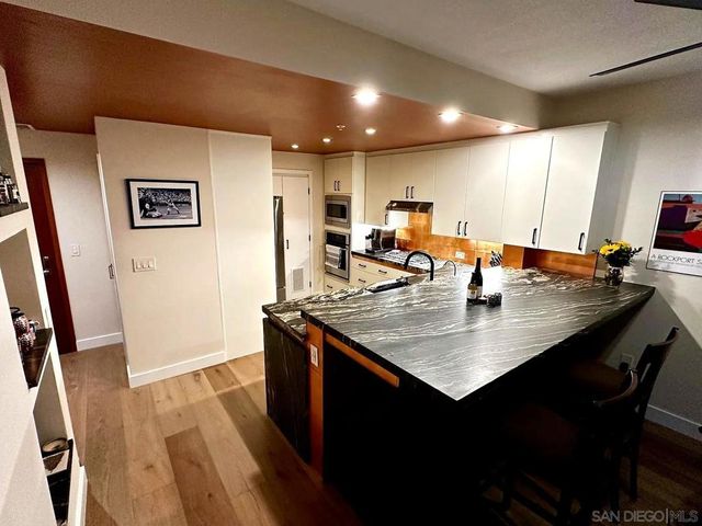 325 7th Ave 1301, San Diego, CA 92101
