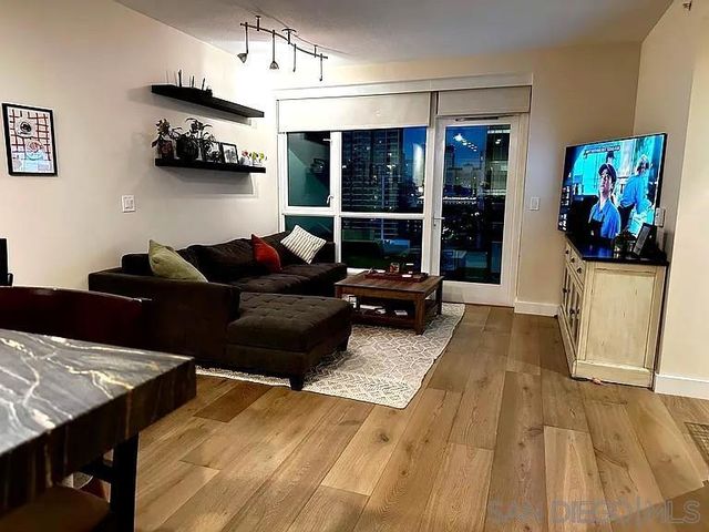 325 7th Ave 1301, San Diego, CA 92101