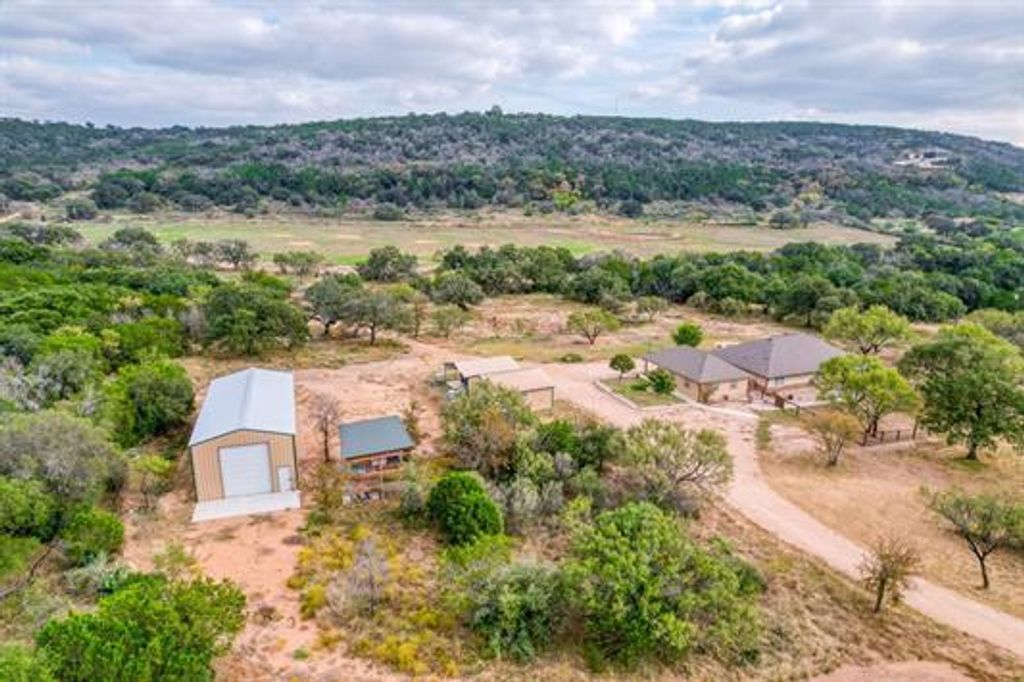 395 Lehne LOOP, Buchanan Dam, TX 78609