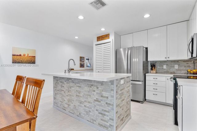 9347 SW 1st St 803, Plantation, FL 33324