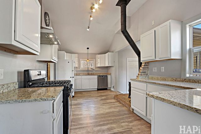 42522 N Lake Avenue, Antioch, IL 60002