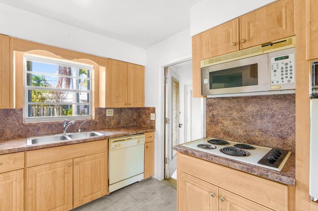 1941 NE 28th Avenue, Pompano Beach, FL 33062