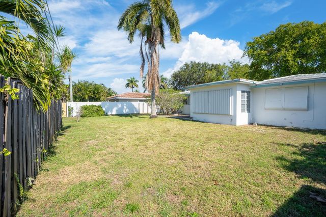 1941 NE 28th Avenue, Pompano Beach, FL 33062