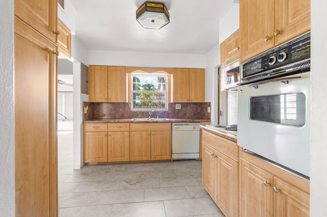 1941 NE 28th Avenue, Pompano Beach, FL 33062