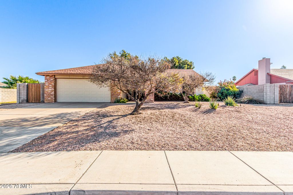 1647 N BULLMOOSE Drive, Chandler, AZ 85224
