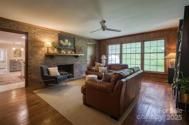 106 Woodside Place, Morganton, NC 28655