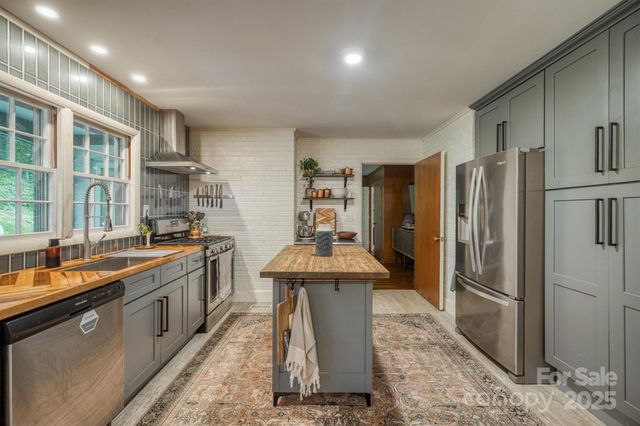 106 Woodside Place, Morganton, NC 28655