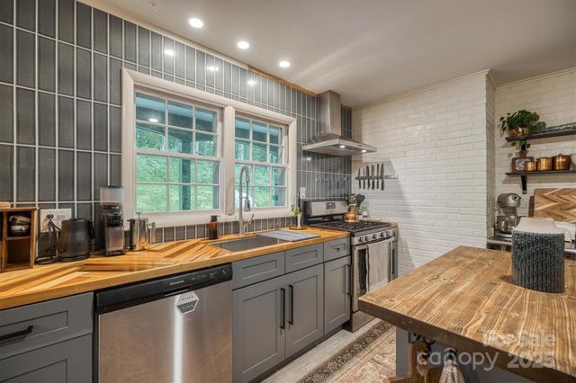 106 Woodside Place, Morganton, NC 28655