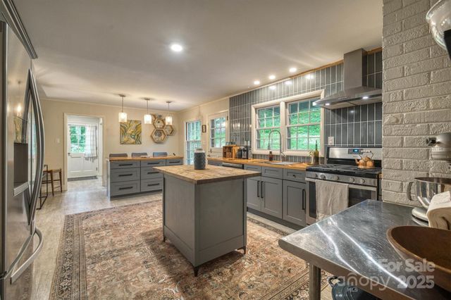 106 Woodside Place, Morganton, NC 28655