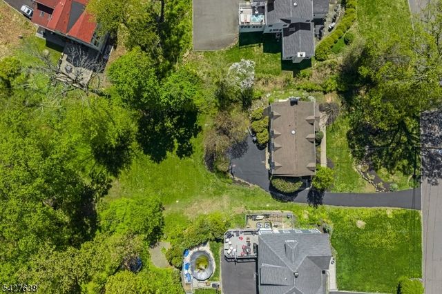 364 Dogwood Way, Mountainside Boro, NJ 07092