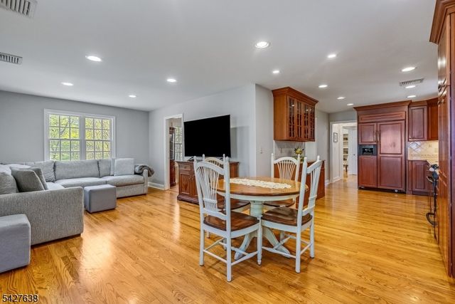 364 Dogwood Way, Mountainside Boro, NJ 07092