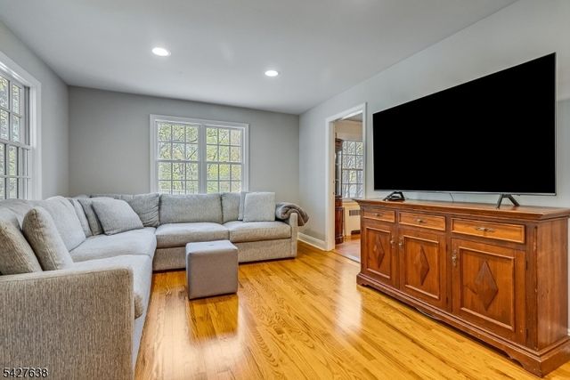 364 Dogwood Way, Mountainside Boro, NJ 07092