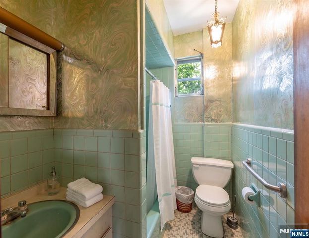 54 Cane Street, Bogota, NJ 07603
