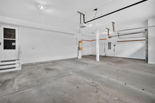 5713 Pommel Court, West Des Moines, IA 50266