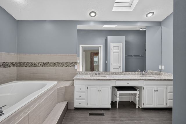 5713 Pommel Court, West Des Moines, IA 50266
