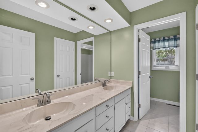 5713 Pommel Court, West Des Moines, IA 50266