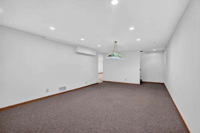 5713 Pommel Court, West Des Moines, IA 50266
