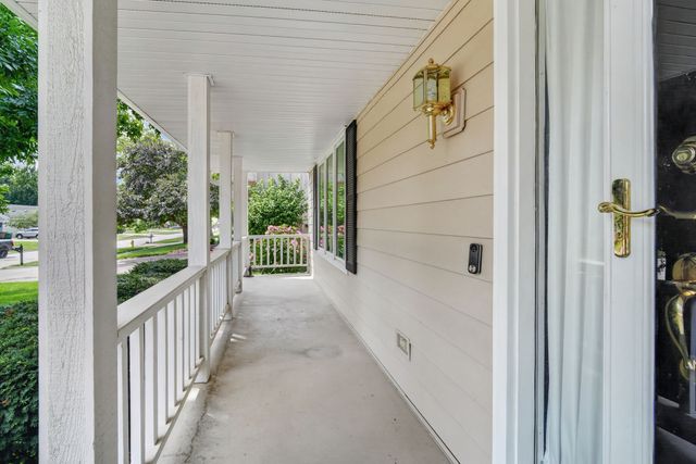 5713 Pommel Court, West Des Moines, IA 50266