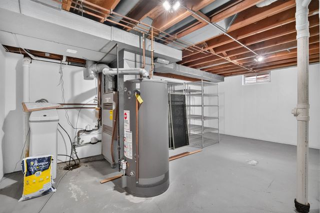 5713 Pommel Court, West Des Moines, IA 50266