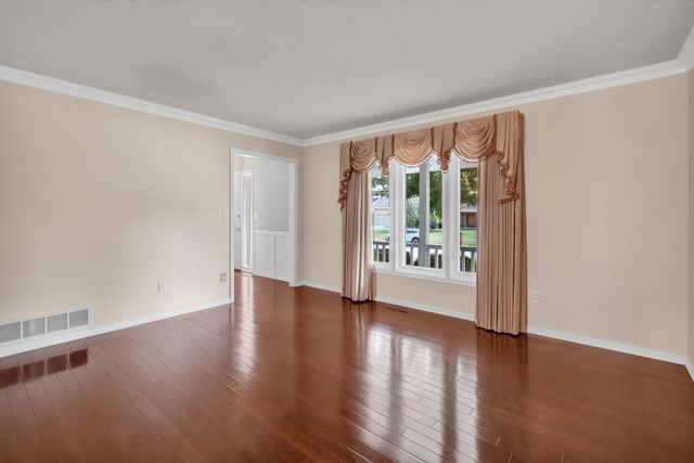 5713 Pommel Court, West Des Moines, IA 50266