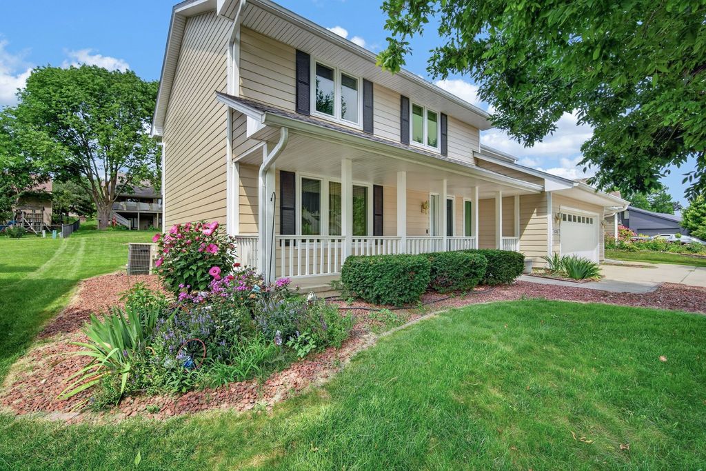 5713 Pommel Court, West Des Moines, IA 50266
