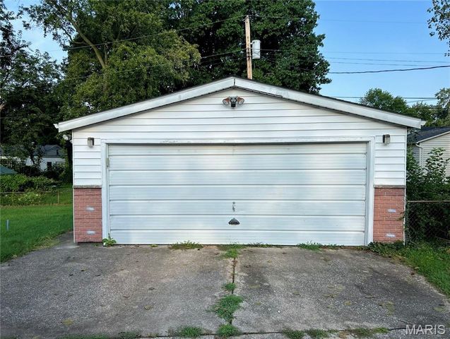 1085 Ermanda Drive, Florissant, MO 63033