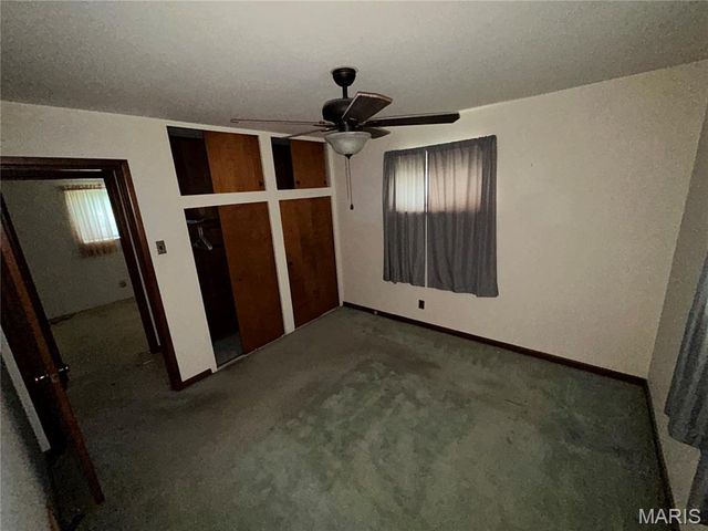 1085 Ermanda Drive, Florissant, MO 63033