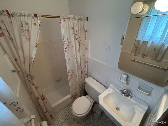 1085 Ermanda Drive, Florissant, MO 63033