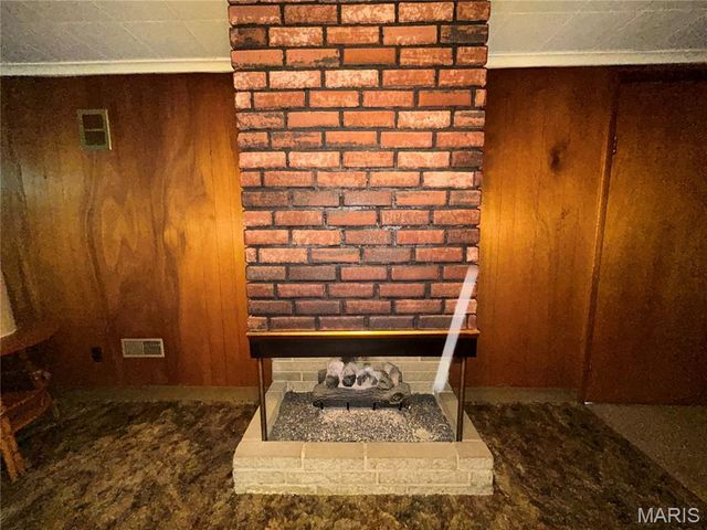 1085 Ermanda Drive, Florissant, MO 63033