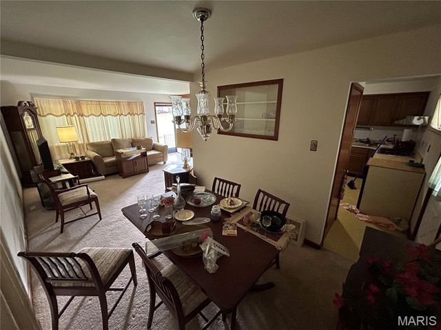 1085 Ermanda Drive, Florissant, MO 63033