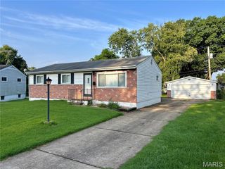1085 Ermanda Drive, Florissant, MO 63033
