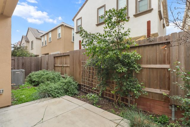 10589 Tenor Way, Elk Grove, CA 95757