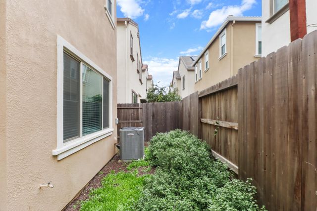 10589 Tenor Way, Elk Grove, CA 95757