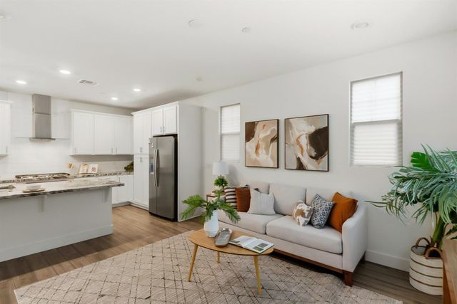 10589 Tenor Way, Elk Grove, CA 95757