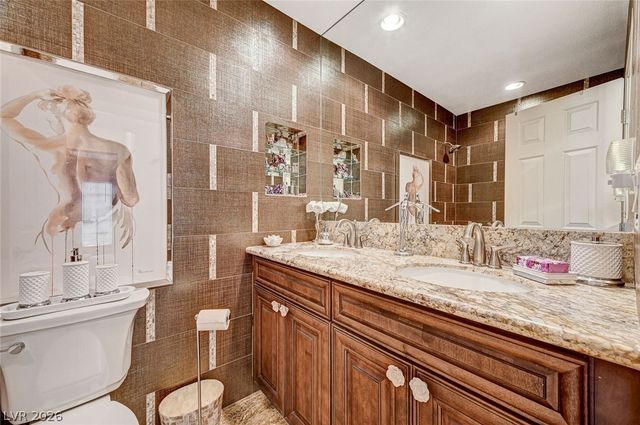 726 Tam O Shanter, Las Vegas, NV 89109