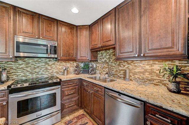 726 Tam O Shanter, Las Vegas, NV 89109