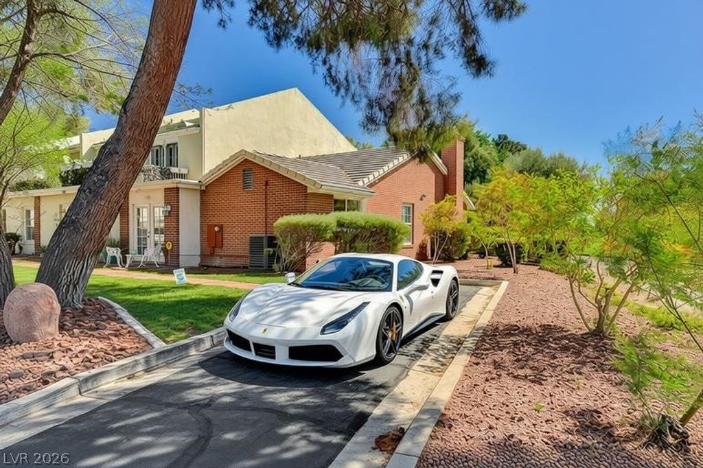 726 Tam O Shanter, Las Vegas, NV 89109