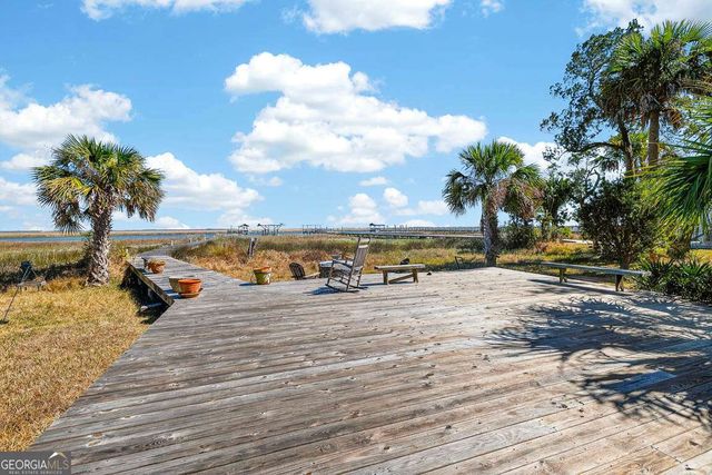 493 Dover Island Trail, Waverly, GA 31565