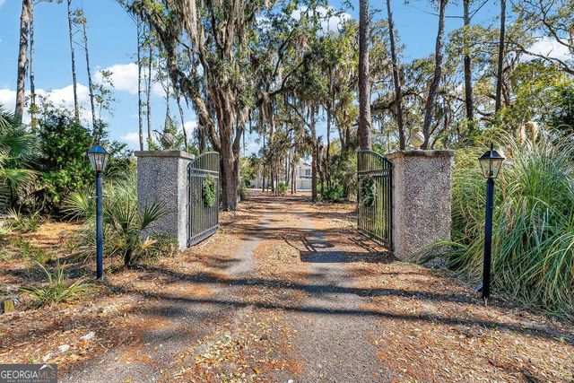 493 Dover Island Trail, Waverly, GA 31565