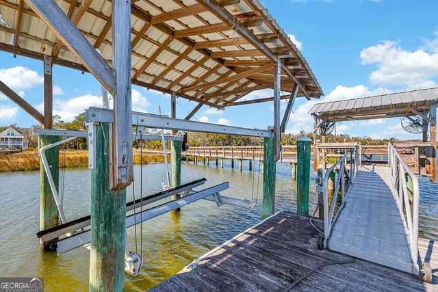 493 Dover Island Trail, Waverly, GA 31565