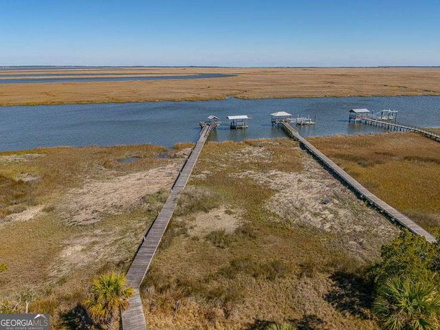 493 Dover Island Trail, Waverly, GA 31565