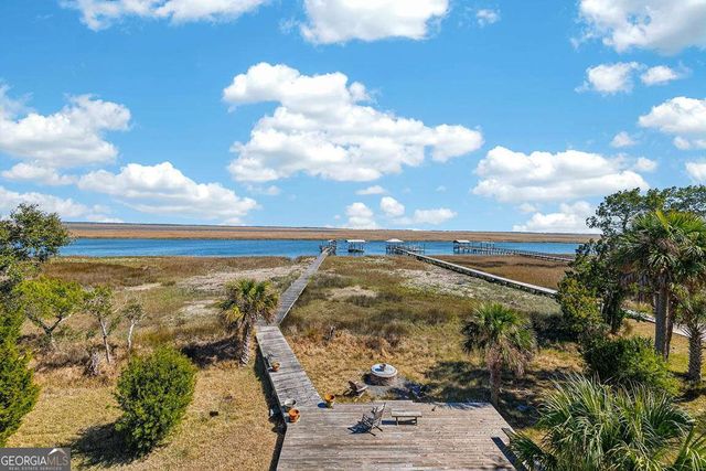 493 Dover Island Trail, Waverly, GA 31565