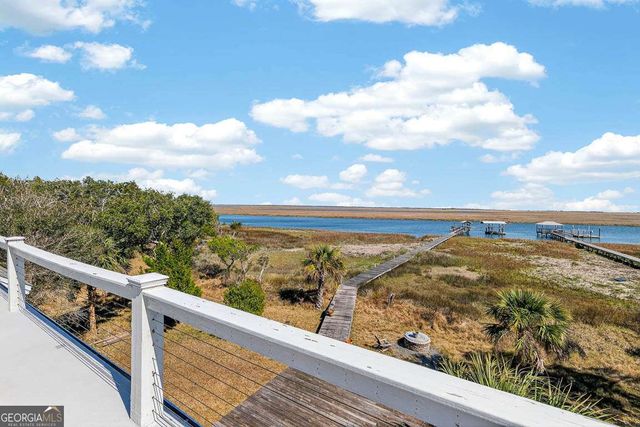 493 Dover Island Trail, Waverly, GA 31565