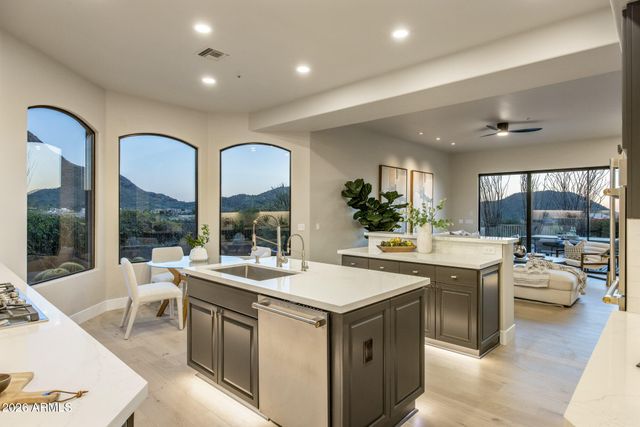 11083 E JUAN TABO Road, Scottsdale, AZ 85255