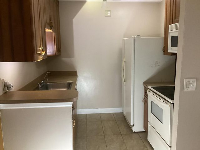 1500 N Congress Avenue B11, West Palm Beach, FL 33401