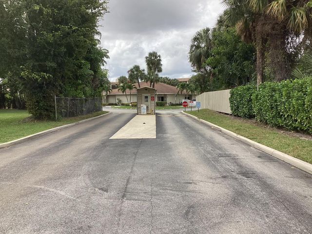 1500 N Congress Avenue B11, West Palm Beach, FL 33401