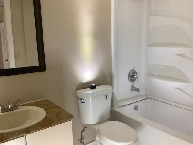 1500 N Congress Avenue B11, West Palm Beach, FL 33401