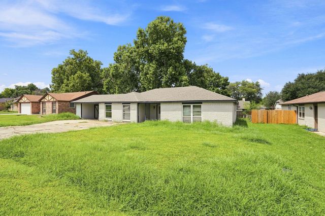 13286 Lake Breeze Lane, Willis, TX 77318