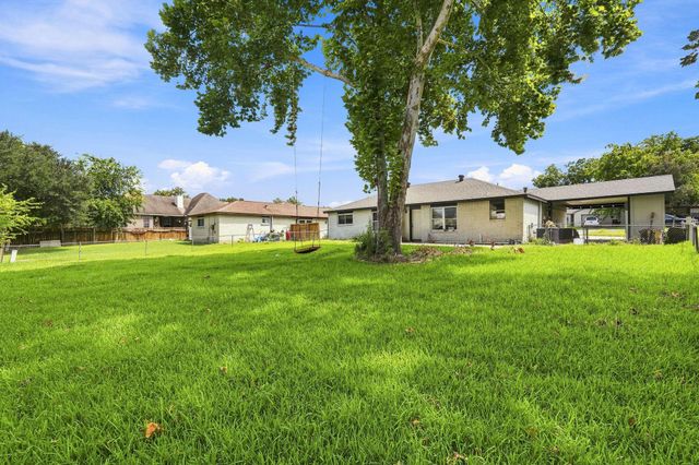 13286 Lake Breeze Lane, Willis, TX 77318
