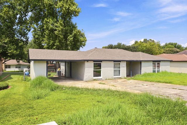 13286 Lake Breeze Lane, Willis, TX 77318